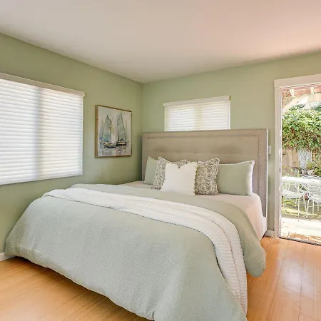 Modern Santa Cruz Studio Near Beach And Hot Tub